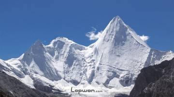 央迈勇雪山：巨大的奶油冰激凌