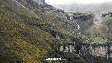 四川稻城亚丁卡斯地狱谷的入口