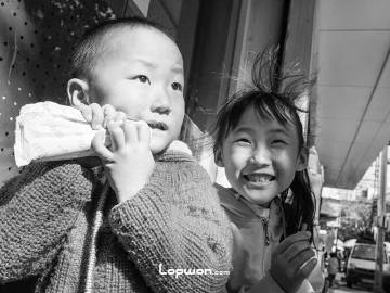 每张照片背后，都有个拍照的