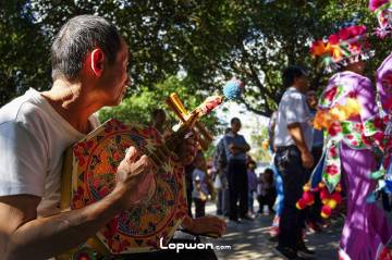 有声：阿老表，你要来尼嘎