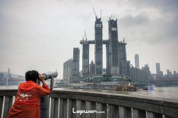 两江交汇于朝天门码头。