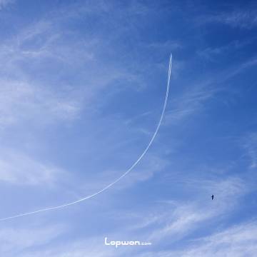 昆明上空的飞机云