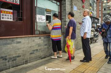 与其被动等待，不如主动寻找