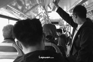 2021年06月07日，云南省昆明市，公交车里面的人们。by Lopwon