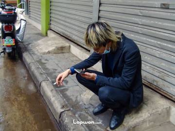 2021年06月29日，云南省昆明市，正在等人的人。by Lopwon