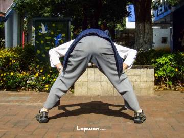 2021年07月21日，云南省昆明市，正在晨练的大爷。by Lopwon