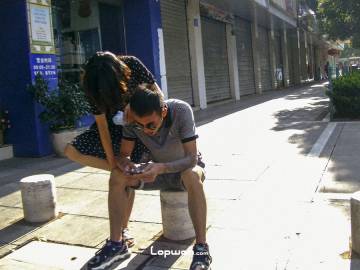 2021年08月02日，云南省昆明市，街道上的人们。by Lopwon