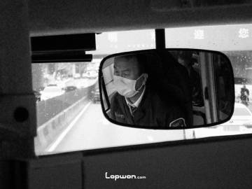 2021年10月14日，云南省昆明市，公交车司机。by Lopwon