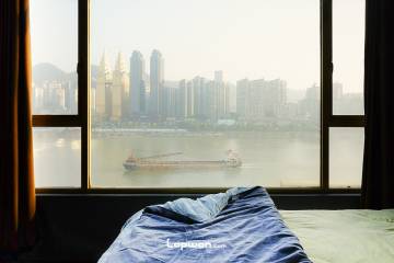 2021年11月25日，重庆市渝中区，长江一景。by Lopwon