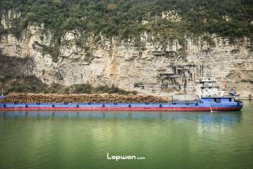 2021年12月12日，湖北省宜宾市，长江一景。by Lopwon