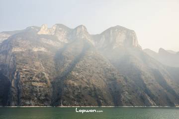 2021年12月09日，重庆市巫山县，长江一景。by Lopwon