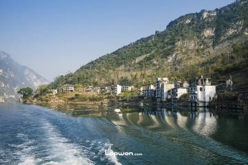 2022年01月01日，重庆市龚滩镇，乌江一景。by Lopwon