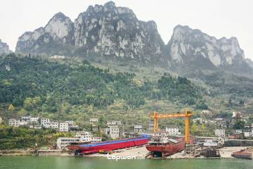 2021年12月12日，湖北省宜宾市，长江一景。by Lopwon