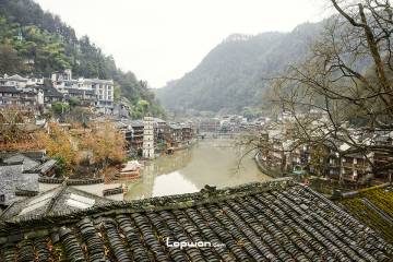 2022年01月06日，湖南省凤凰县，小镇上一景。by Lopwon