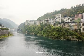 2021年12月28日，重庆市彭水县，乌江一景。by Lopwon