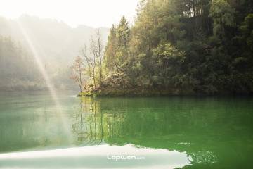 2022年01月01日，贵州省沿河县，乌江一景。by Lopwon