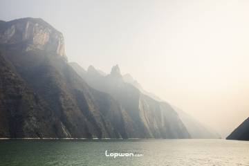 2021年12月09日，重庆市巫山县，长江一景。by Lopwon