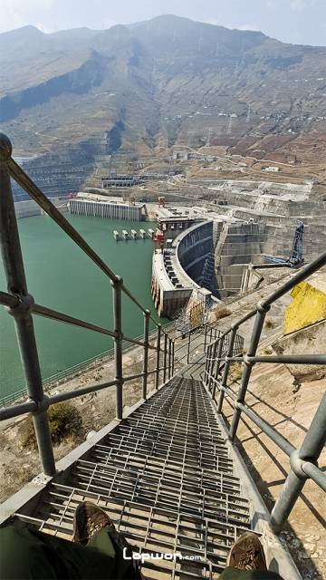 金沙江白鹤滩右岸挂壁小道