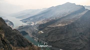 金沙江白鹤滩右岸挂壁小道
