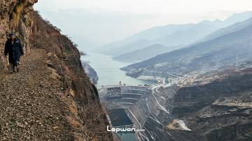 金沙江白鹤滩右岸挂壁小道