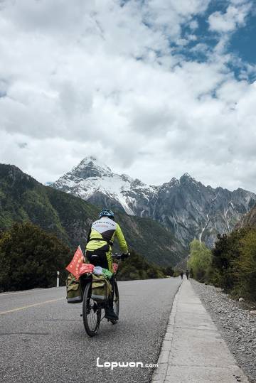 2018年05月19日，西藏自治区林芝市，前往波密的人。by Lopwon