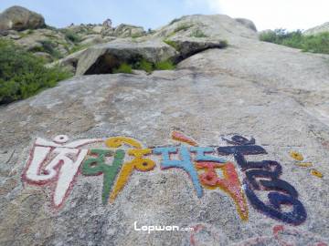 2013年07月25日，西藏自治区拉萨市，色拉寺六字真言。by Lopwon